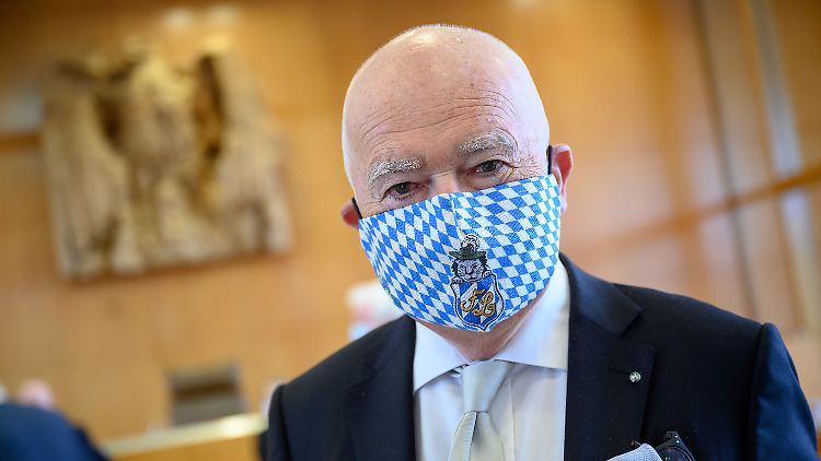 Peter Gauweiler bei der Verkündung des strittigen EZB-Urteils in Karlsruhe.