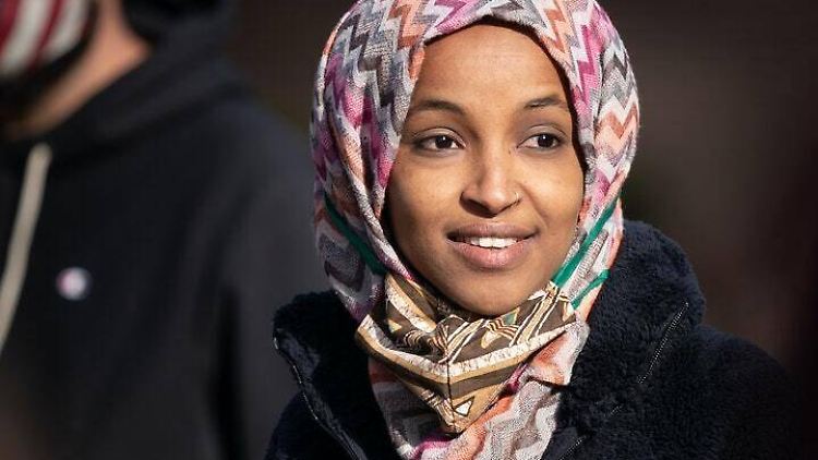 Die US-Kongressabgeordnete Ilhan Omar sorgt mit einem Tweet für Empörung.