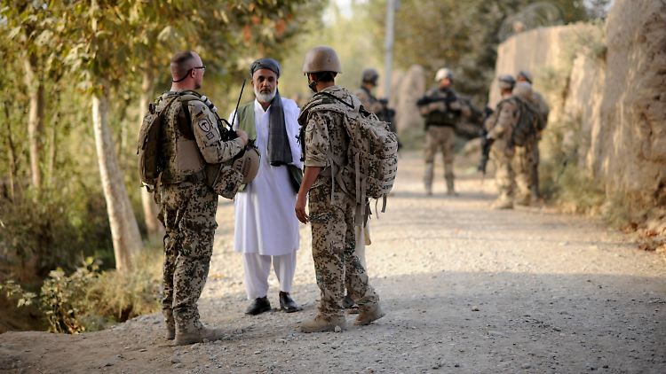 Afghanische Ortskräfte der Bundeswehr wollen in Deutschland Schutz vor den Taliban suchen.