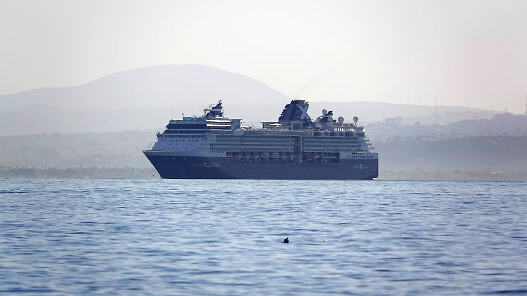 Die "Celebrity Millennium" war am Samstag vergangener Woche von der Karibikinsel St. Martin aus in See gestochen.