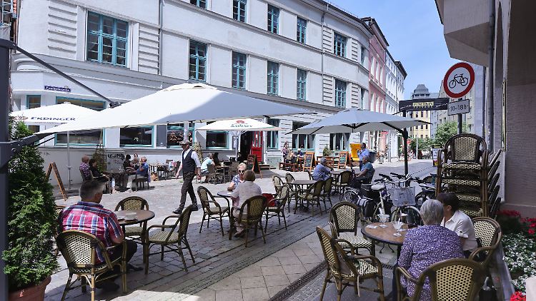 Hoteliers und Gastronomen kämpfen sowohl mit Umsatz- als auch mit Mitarbeiterverlusten.