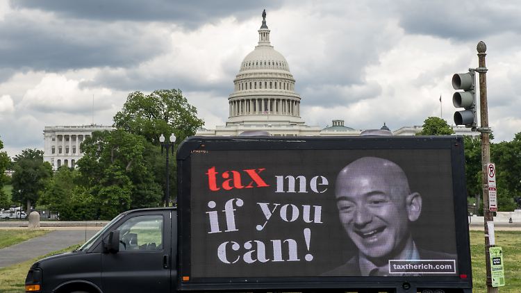 Aus Unterlagen der amerikanischen Steuerbehörde IRS geht hervor, dass die reichsten US-Bürger wie Amazon-Gründer Jeff Bezos kaum Einkommenssteuern zahlen.