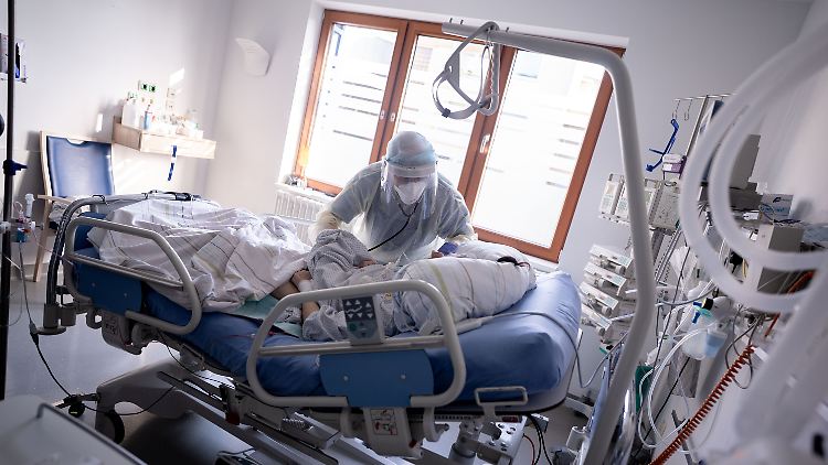 Der Deutschen Krankenhausgesellschaft zufolge ist es für Kliniken nicht möglich, Zahlen zu fälschen.