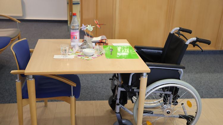 Rechnen Pflegeheime Leistungen mit der Pflegekasse ab, müssen sie den beschäftigten künftig Tarif zahlen.