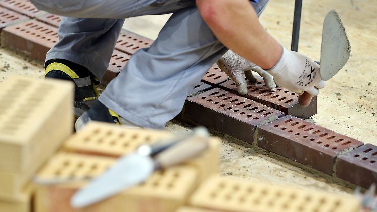 "Es fehlt an Holz, Metall, Kunststoff, Chips - praktisch an allem, was man für den Hausbau braucht", erklärt Handwerkspräsident Wollseifer.