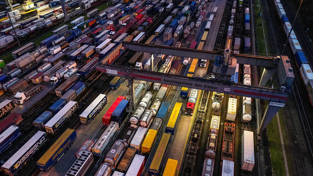 Die-deutschen-Exporten-sind-im-Oktober-kraeftig-zurueckgegangen-Archivbild