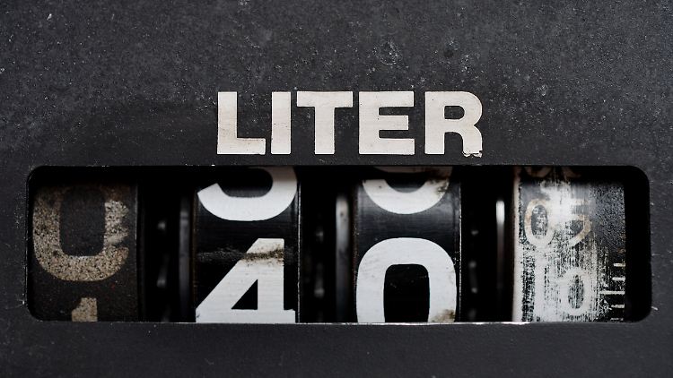 Eine Reihe von Apps ermöglicht es Autofahrern, die aktuellen Spritpreise an Tankstellen in ihrer Nähe abzufragen.