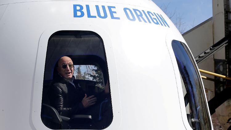 Am 20. Juli soll die Kapsel "New Shepard" abheben. Jeff Bezos sitzt schonmal Probe.