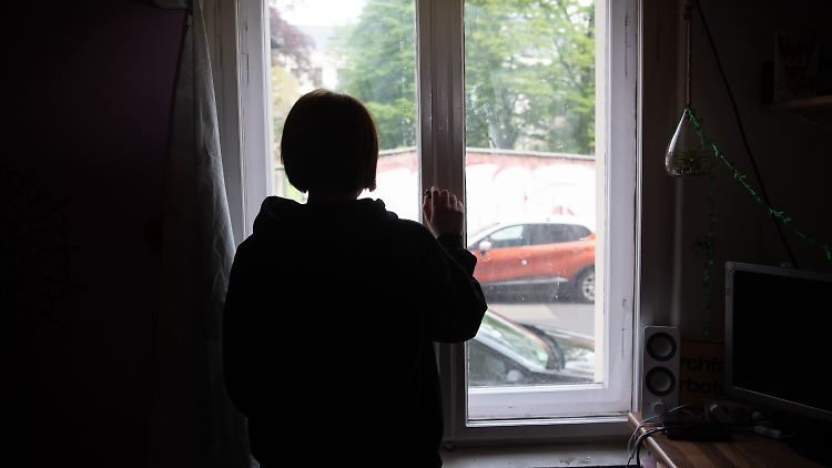 Geschlossene Schulen und Freizeiteinrichtungen: Für junge Menschen ist die Pandemie besonders hart.