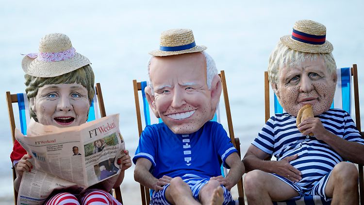 Oxfam kritisierte mit dieser Aktion in Cornwall die klimapolitische Untätigkeit der G7.