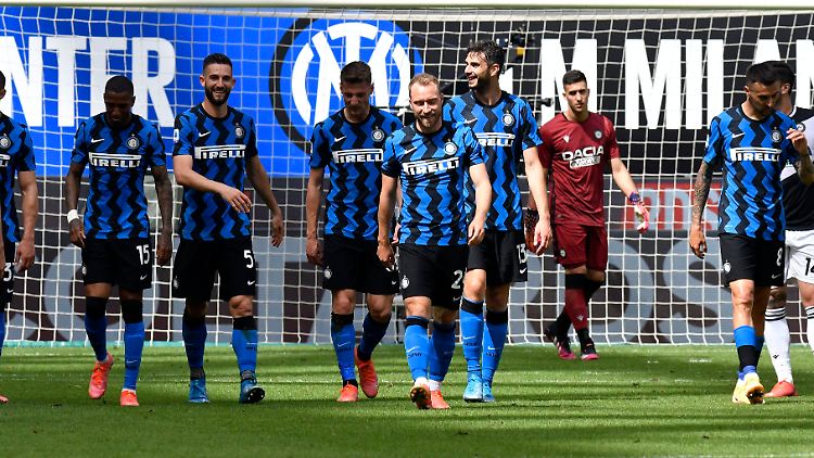 Christian Eriksen (Mitte) hat keine Zukunft bei Inter Mailand.