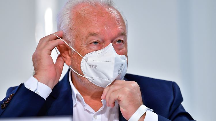 Wolfgang Kubicki fordert eine Informationskampagne anstelle der Maskenpflicht.