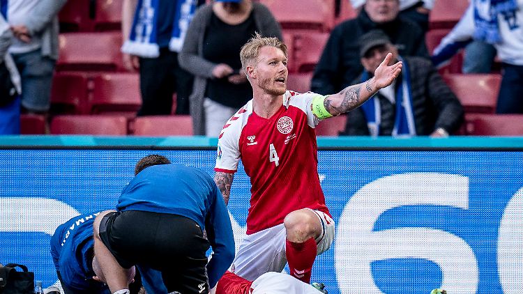 Kjaer brachte Eriksen in die stabile Seitenlage.