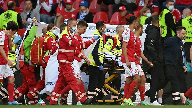 Eriksen wurde nach der Wiederbelebung auf dem Feld umgehend ins Krankenhaus gebracht.