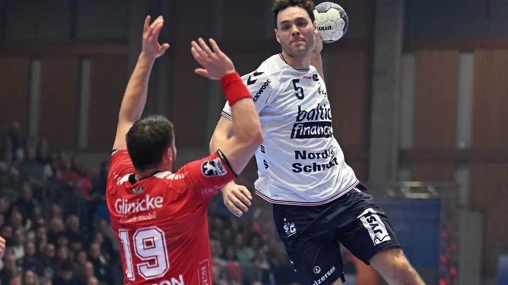 Niklas-Kirkeloekke-und-die-SG-Flensburg-Handewitt-spielten-bei-den-Rhein-Neckar-Loewen