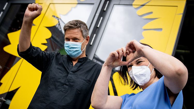 Haben sich mit ihrem Regierungsprogramm durchgesetzt: Die Grünen-Vorsitzenden Robert Habeck und Annalena Baerbock. 
