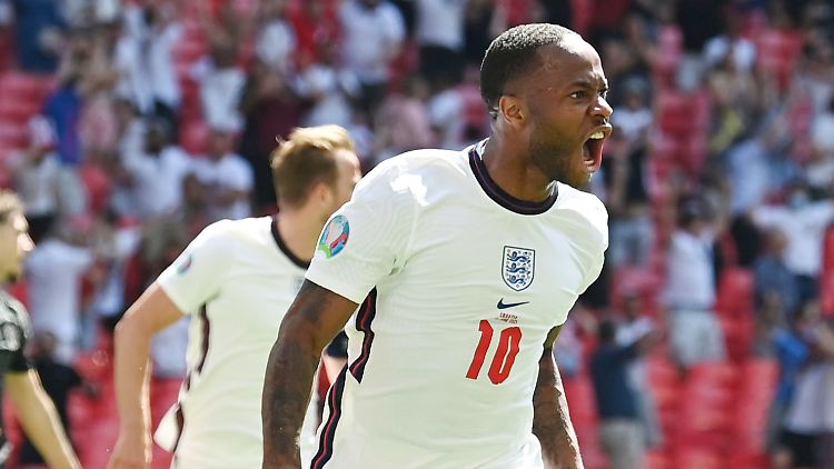 Englands erster Torschütze ist Raheem Sterling.