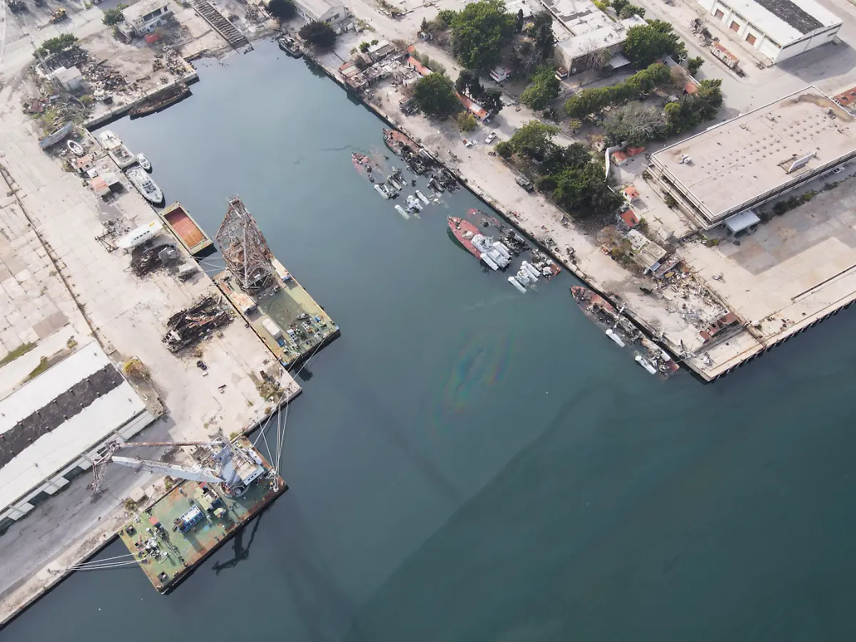 676a75e1fa7b852b6a7a0f50249e84a1