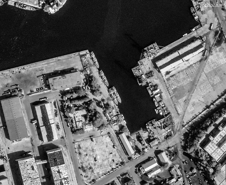 2024-12-10T222759Z-1683365945-RC2BMBA2XLWK-RTRMADP-3-SYRIA-SECURITY-RUSSIA-SATELLITE