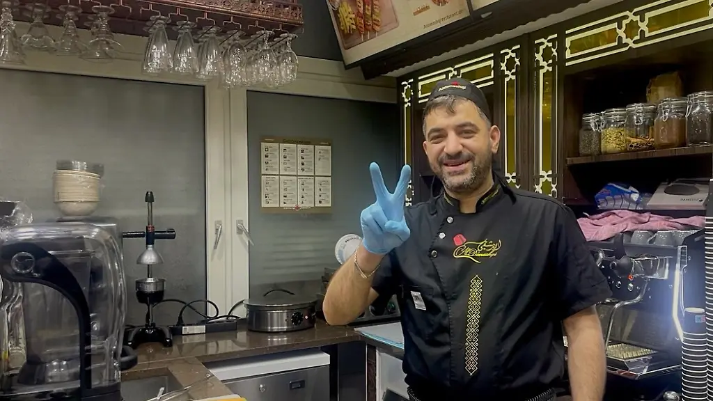 photo-5393358667912442006-y2