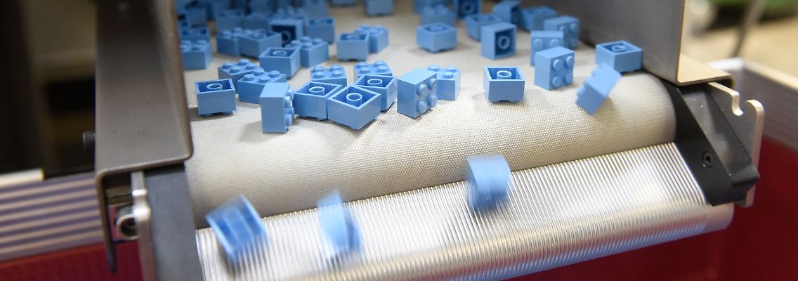 2016-03-04T120000Z_1958468364_D1AESQOSRLAB_RTRMADP_3_DENMARK-LEGO.JPG