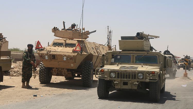 Seit Beginn des Abzugs der NATO-Truppen sind die afghanischen Sicherheitskräfte in vielen Bezirken auf dem Rückzug.