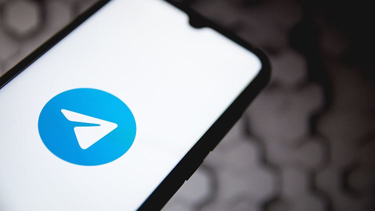 Telegram ist mit dem Netzwerkdurchsetzungsgesetz verpflichtet, gegen strafbare Inhalte auf seiner Plattform in Deutschland vorzugehen. 