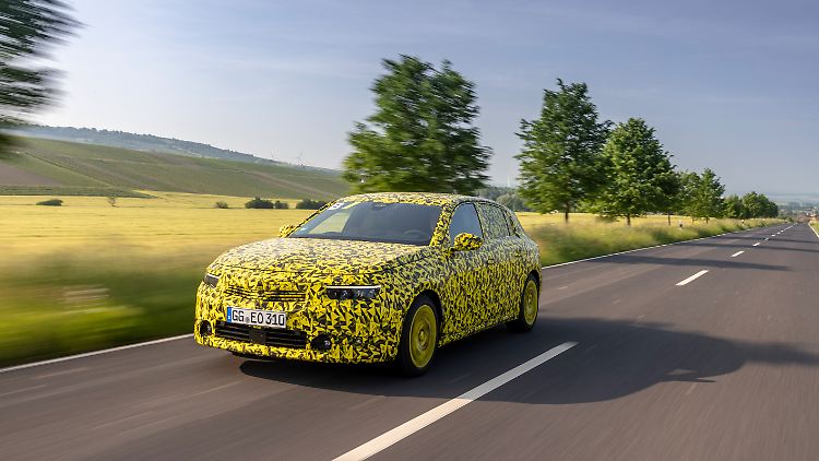 Noch ist der neue Opel Astra getarnt. Opel verspricht nicht nur für die Hülle einen ganz neuen Kompakten aus Rüsselsheim.
