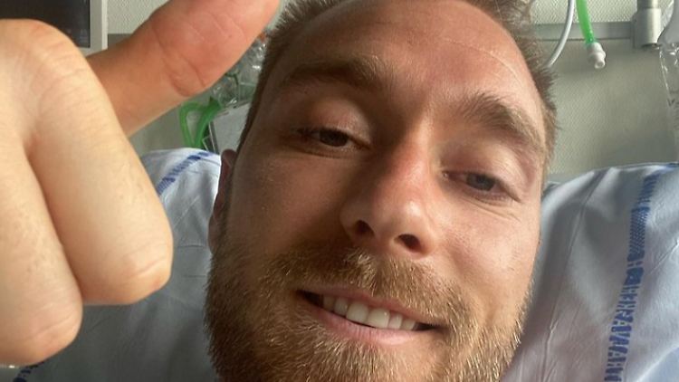 Daumen hoch: Eriksen geht es wieder besser.