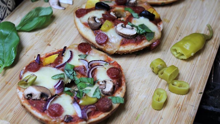 Bagel-Pizza: schnell und unkompliziert zubereitet.