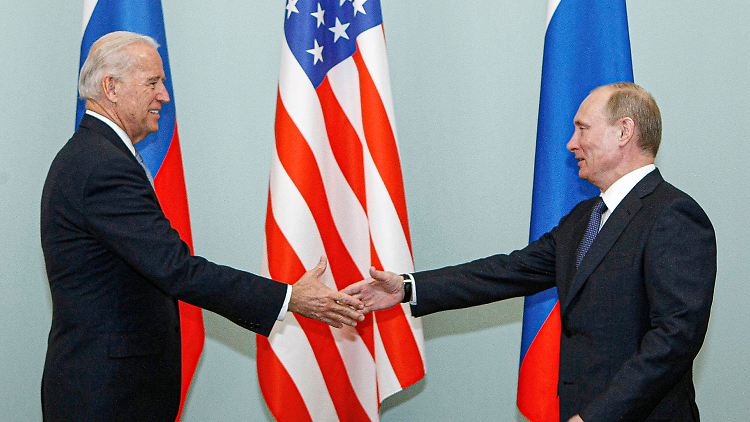 Ob das Treffen in Genf ähnlich harmonisch aussehen wird, wie bei Putins und Bidens Handschlag im Jahr 2011, ist fraglich.