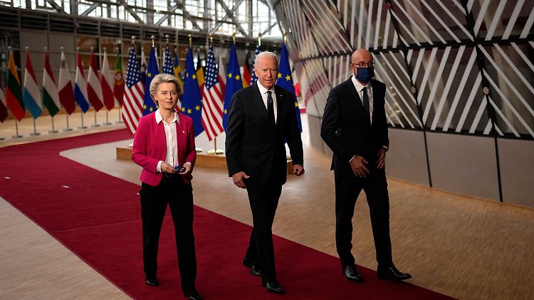 Ihr Dialog brachte den Durchbruch: EU-Kommissionspräsidentin von der Leyen, US-Staatschef Biden und EU-Ratspräsident Michel.