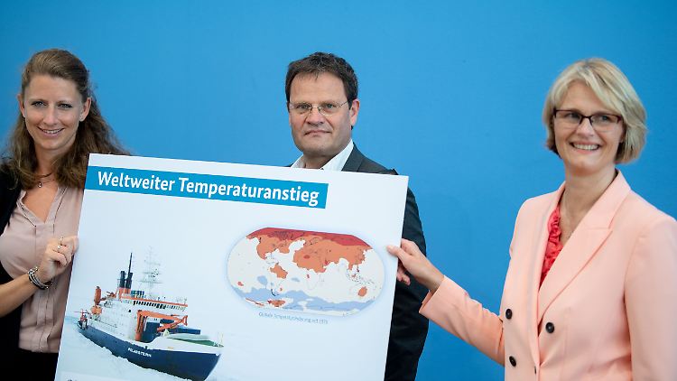 Expeditionsleiter Markus Rex und Bundesforschungsministerin Anja Karliczek präsentierten die besorgniserregenden Ergebnisse der "Mosaic"-Expedition.