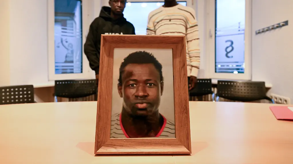 28096cc70723babc64f45d46e1889883