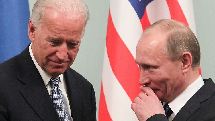 Man kennt sich: 2011 begegneten sich der damalige US-Vizepräsident Biden und der damalige russische Ministerpräsident Putin.