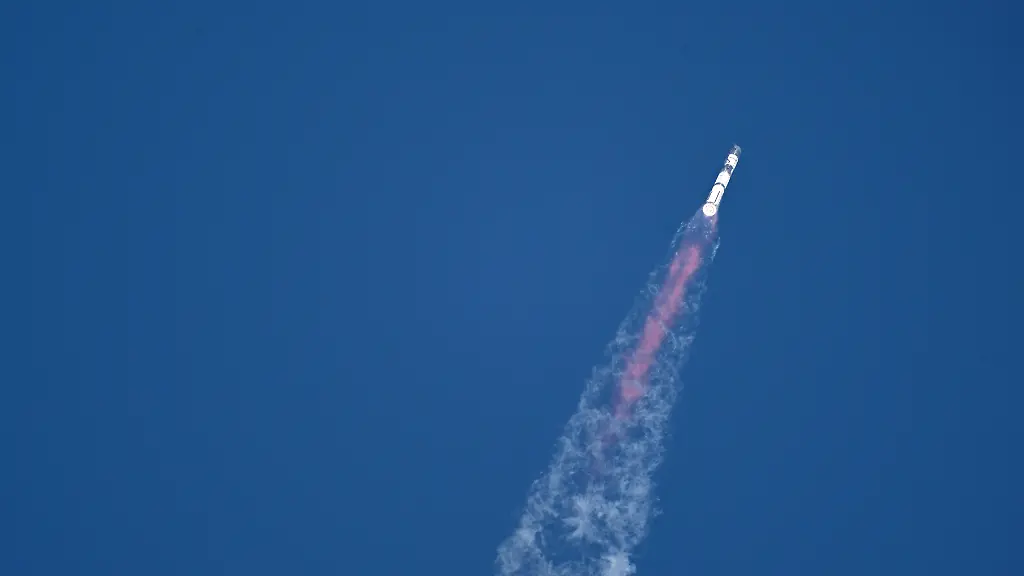 2024-11-19T223550Z-888721886-RC2M8BALL6PN-RTRMADP-3-USA-TRUMP