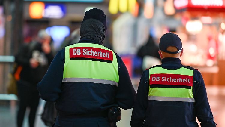Fahrgäste treten zunehmend aggressiv gegenüber Bahnmitarbeitern auf.