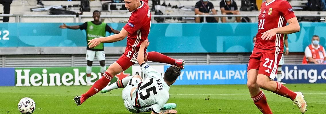 Die Liste der Werbenden auf der Seitenbande in den Fußballstadien zur Europameisterschaft ist lang. Einige sind mehr, andere weniger zu sehen. Aber wer ist Alipay?