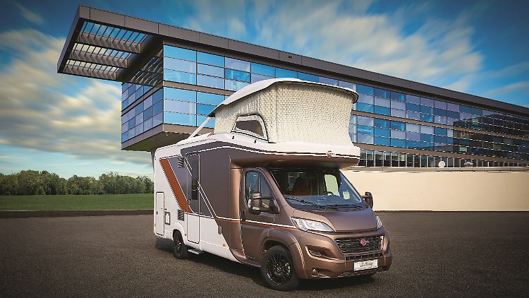 Wohnmobile mit Alkoven erfreuen sich großer Beliebtheit. Ihr Problem ist die Höhe. Was aber, wenn der Alkoven per Luftdruck ausgefahren werden kann?