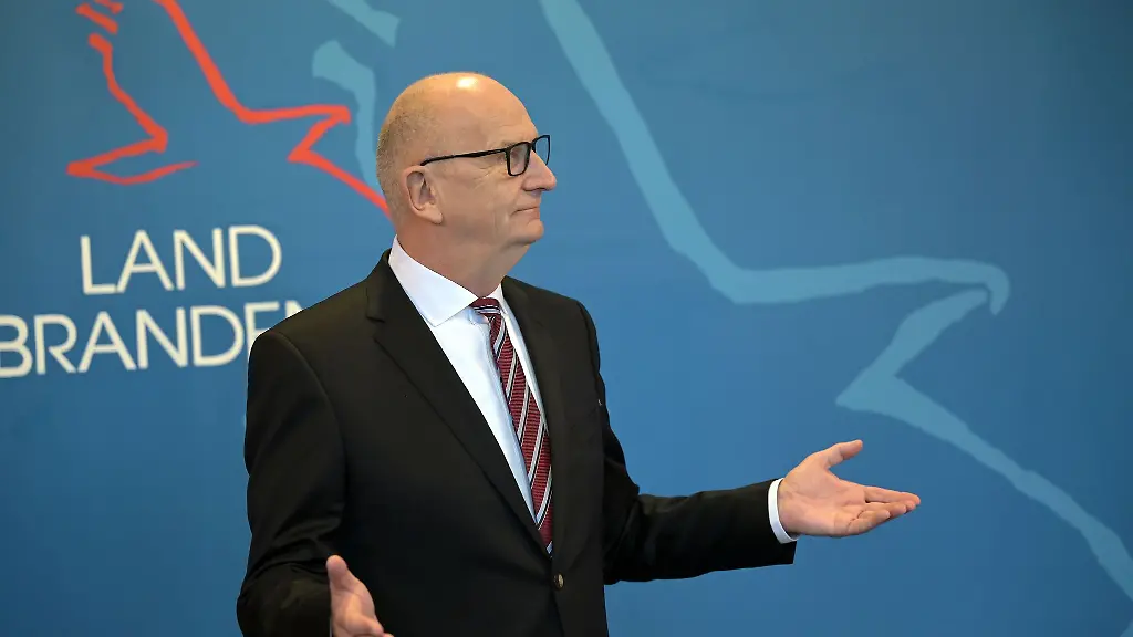 Dietmar-Woidke-hat-Jan-Redmann-fuer-dessen-Aussagen-zur-Ministerpraesidentenwahl-im-Landtag-kritisiert
