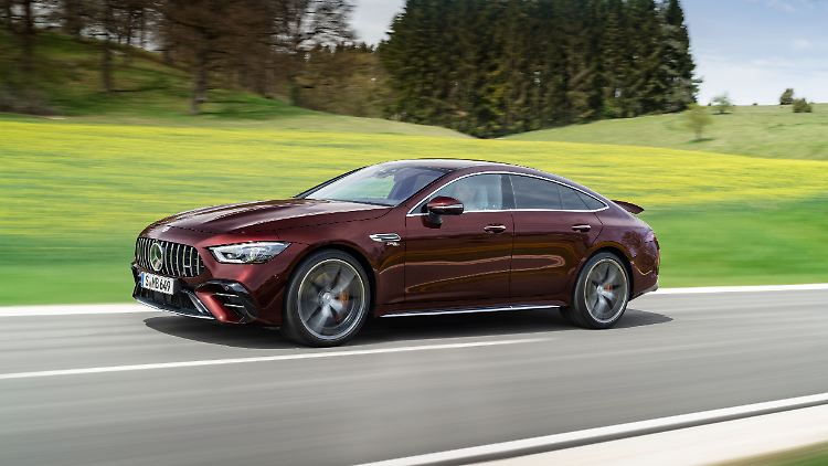 Die Idee des Mercedes-AMG GT 4-Türer bleibt auch nach dem Facelift die gleiche: schnell und bequem unterwegs sein.