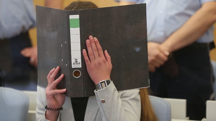 Die Angeklagte war als 15-Jährige aus Deutschland nach Syrien ausgereist.