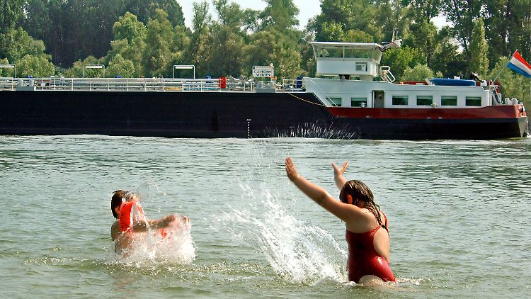Ein vorbeifahrendes Schiff kann eine tödliche Welle auslösen.