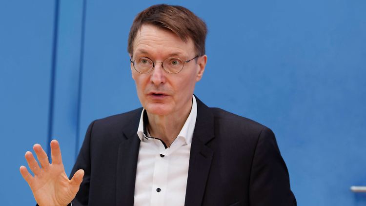 Karl Lauterbach empfiehlt: "Sich draußen aufzuhalten, ist weitestgehend ungefährlich und sollte auch genossen werden."