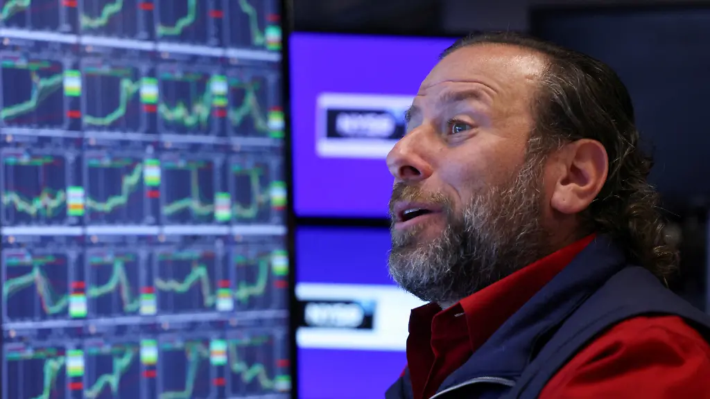 2024-12-03T202052Z-414440353-RC2WZAA3LF0J-RTRMADP-3-GLOBAL-MARKETS