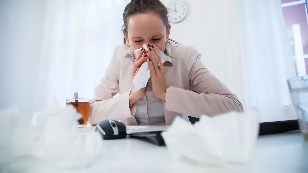 Husten-Schnupfen-Heiserkeit-So-mancher-Arbeitnehmer-fragt-sich-dann-ob-eine-Krankmeldung-nun-gerechtfertigt-ist-oder-nicht