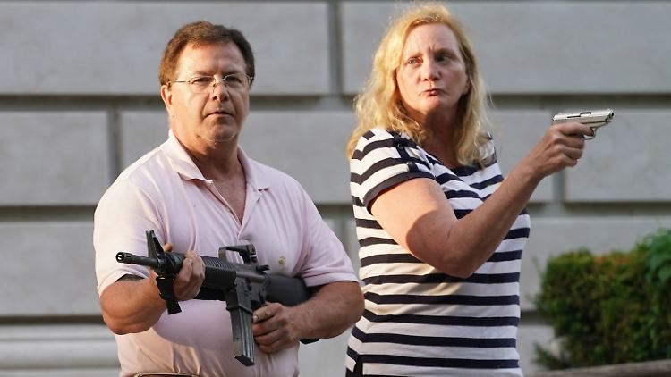 Mark und Patricia McCloskey müssen 750 beziehungsweise 2000 Dollar Strafe zahlen.