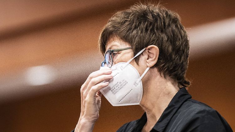 Will die Vorfälle "mit aller Schärfe verfolgen und ahnden": Annegret Kramp-Karrenbauer