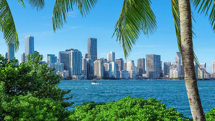 Um Miami in Zukunft an die gestiegenen Temperaturen anzupassen, sollen unter anderem kühlende Pflastersteine und Dächer in der Stadt verbaut werden.