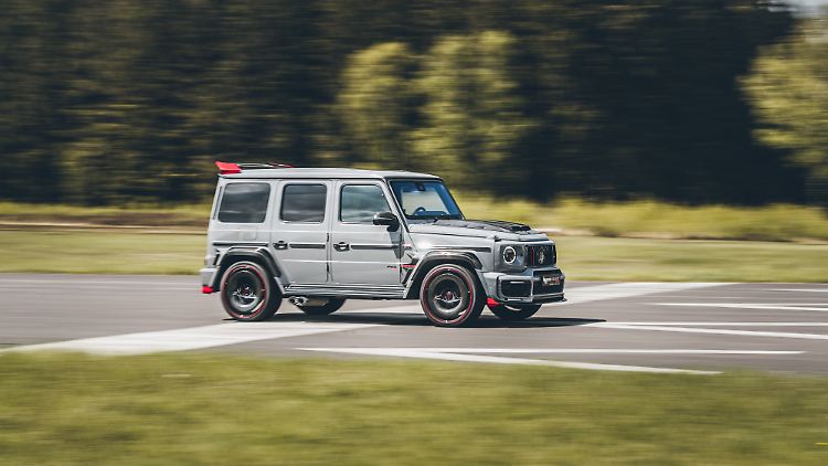 Die Fahrt im Brabus 900 Rocket ist am Ende, wie der Name schon sagt, ein Ritt auf der Rakete.